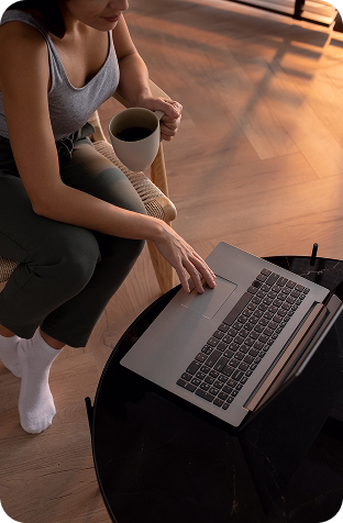 Chica con laptop